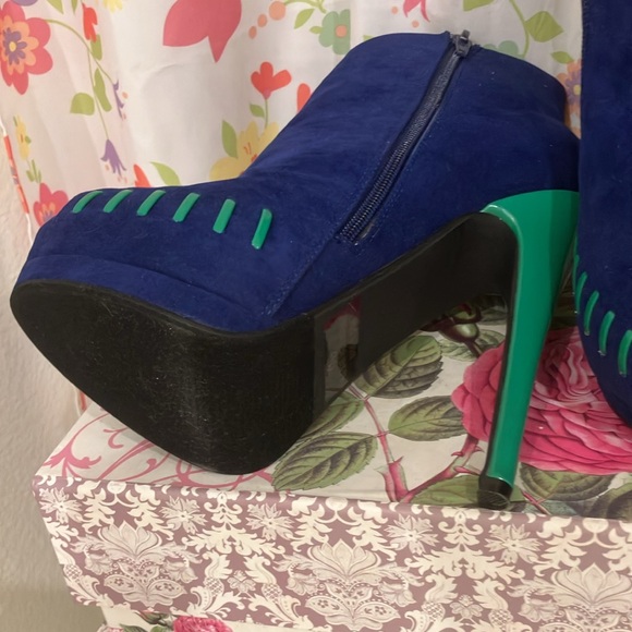 Liliana Faux Suede Stillettos Booties Size 7.5 Navy and Green 6” Heels - Picture 11 of 11